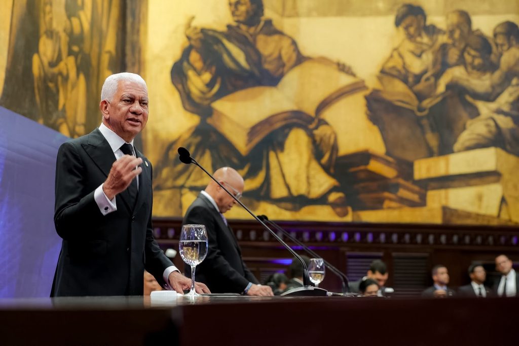 Ricardo de los Santos presenta balance de gestión con 416 iniciativas aprobadas en el Senado