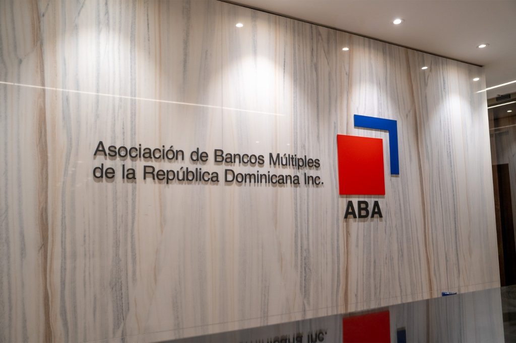 ABA: dinamismo del crédito y solvencia bancaria fortalecen la resiliencia de la economía dominicana