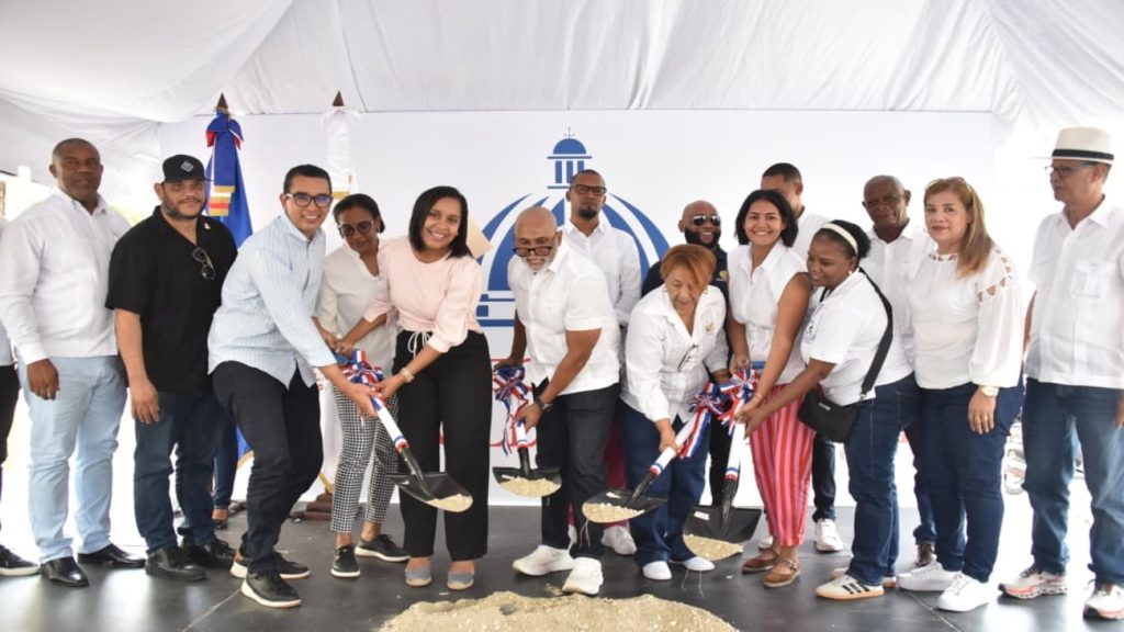 Desarrollo Provincial inicia tres obras en la provincia Bahoruco