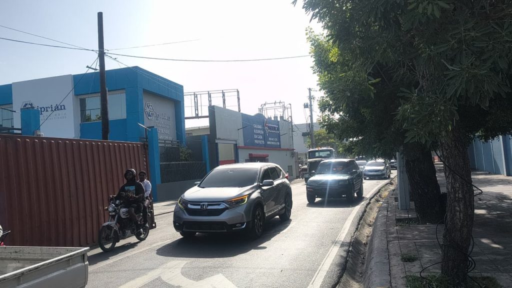 Accidente de vehicular en avenida San Martín con Ortega y Gasset deja mujer herida