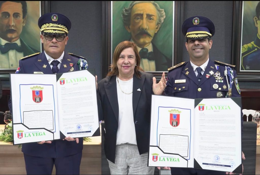Alcaldía de La Vega distingue como hijos adoptivos y meritorios al general Juan Pablo Ferreira Verás y al coronel Rafael Guillermo Guzmán Chomalí