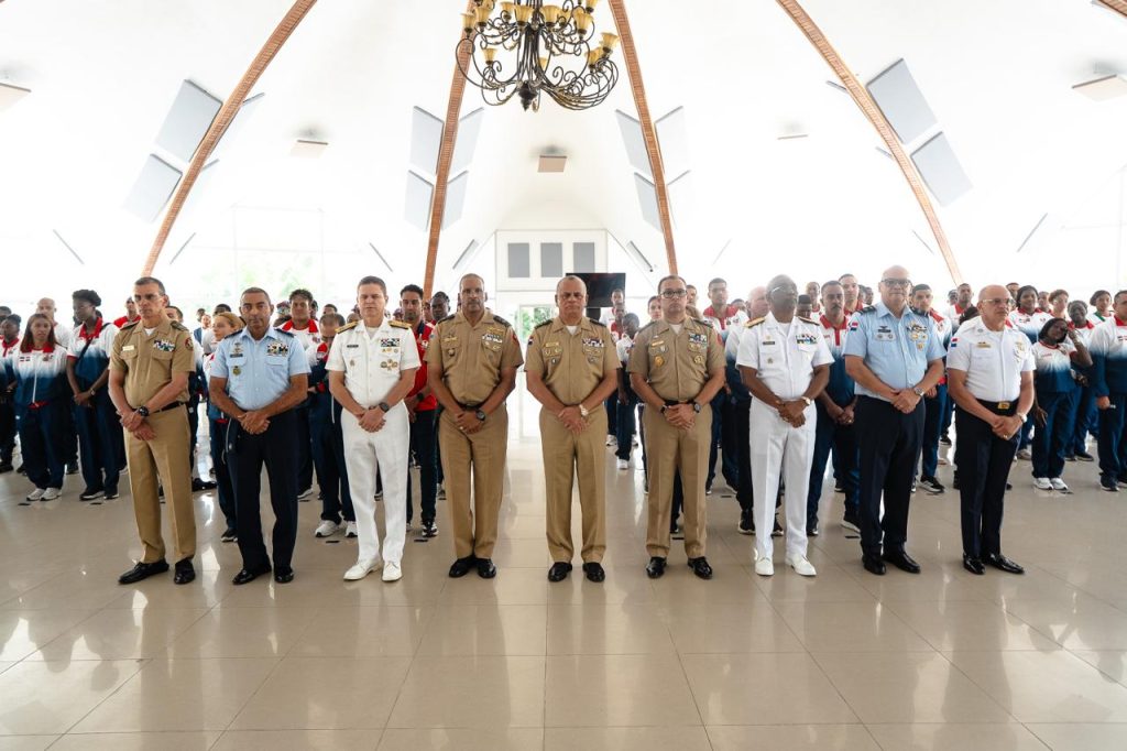 MIDE condecora atletas militares y policiales medallistas de Santo Domingo 2026