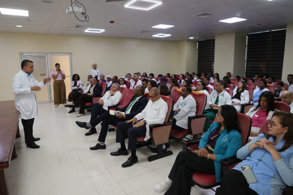 Director SNS inicia recorrido por maternidades del país