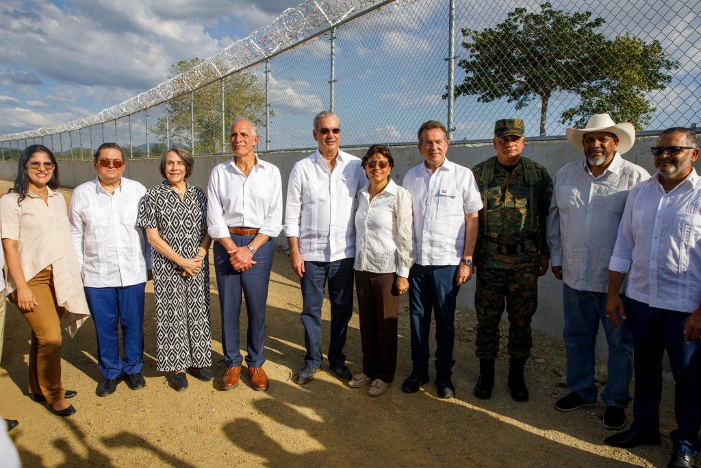 Presidente de Honduras ve la RD como ejemplo regional en seguridad fronteriza e industria militar