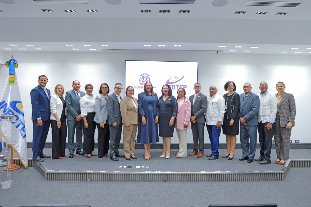 INFOTEP certifica a 267 trabajadores de Cámara de Diputados en diferentes áreas del saber