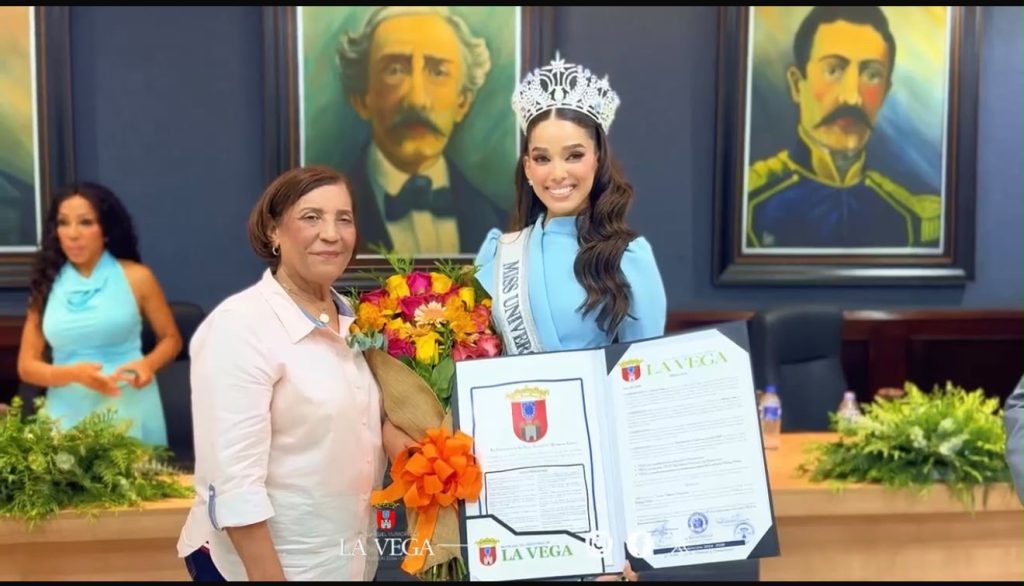Melissa Núñez regresa a La Vega como Miss República Dominicana Universo 2026 y recibe el respaldo unánime de las autoridades locales