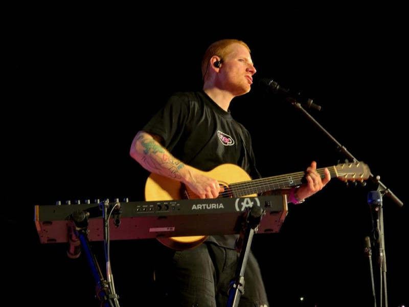 Ed Sheeran califica la situación en Gaza de “catastrófica” durante concierto en Filadelfia