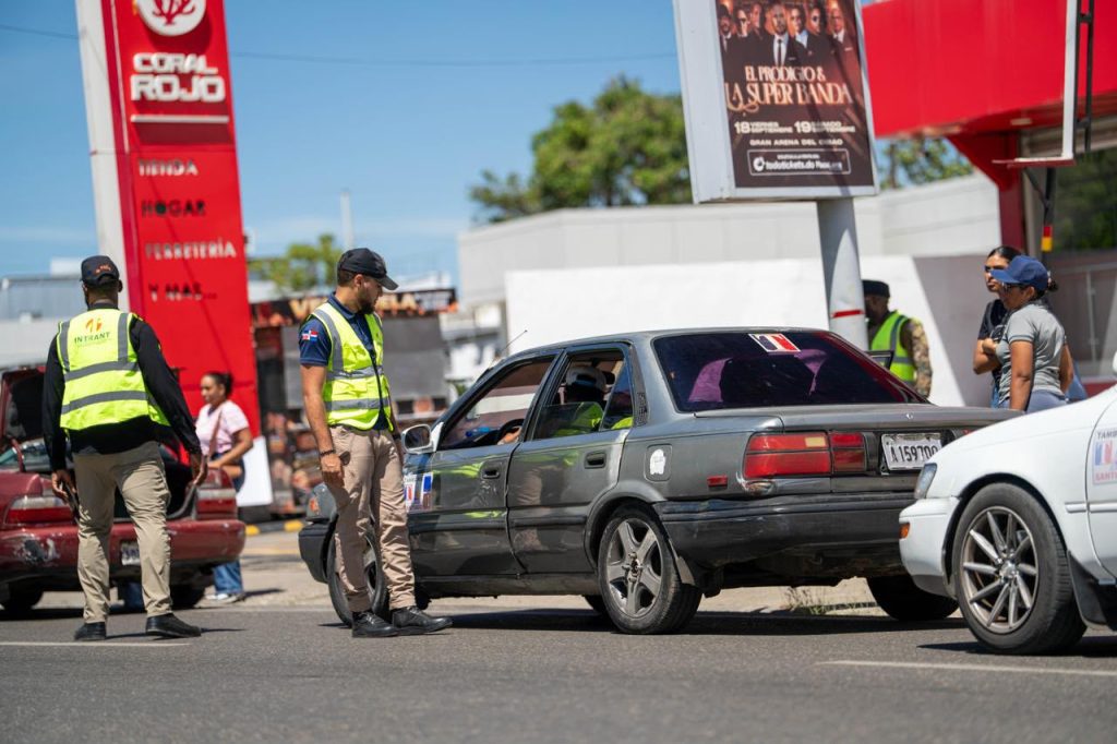 Intrant y Digesett fiscalizan 12 conductores de concho en Santiago