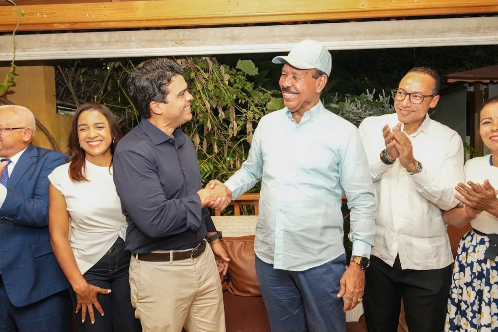 José Montás oficializa respaldo a Wellington Arnaud junto a su equipo político y fortalece el proyecto presidencial en San Cristóbal José Montás