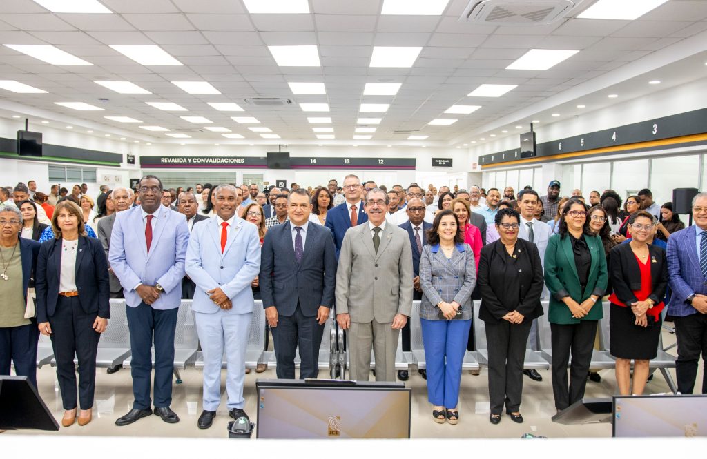 UASD abre centro de la JCE para captura de datos y emisión inmediata de la nueva cédula