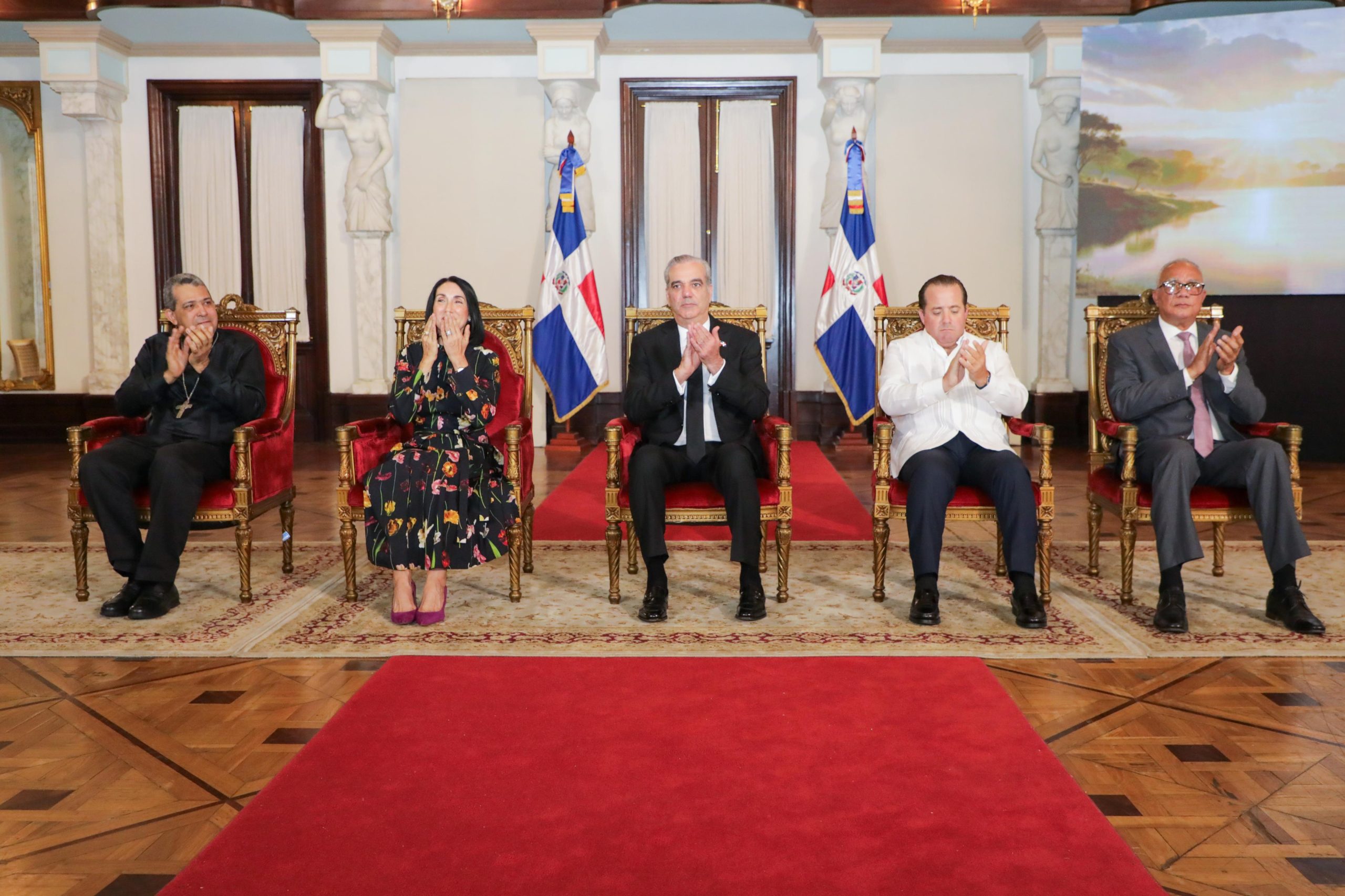 Presidente Abinader convoca las iglesias a jornada nacional de oración y acción de gracias por el país