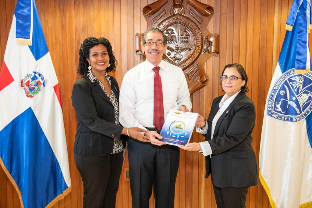 UASD y UNADE fortalecen diálogo académico en favor de la educación superior