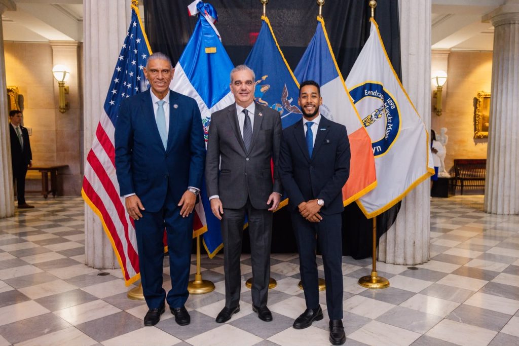 Presidente Abinader se reúne con diáspora dominicana en Brooklyn; declaran 24 septiembre Día del Orgullo Dominicano