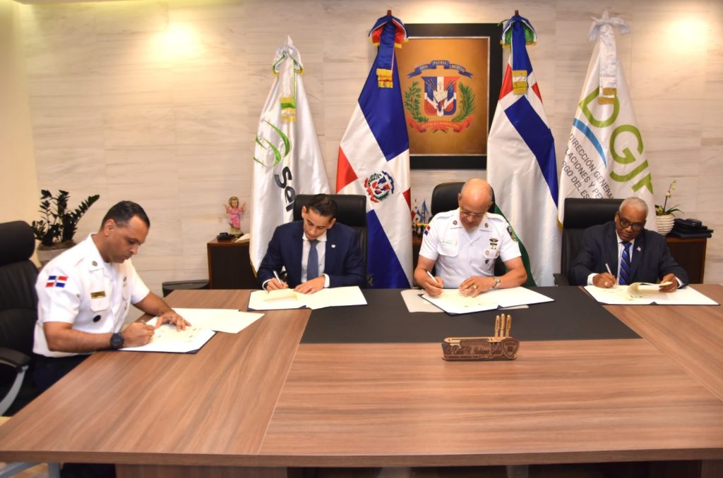 DGJP, P.N., SENASA y el COREPOL firman Resolución en beneficio de jubilados y pensionados de la Policía firman