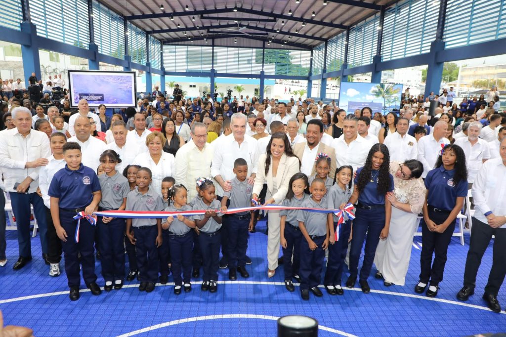 Abinader inaugura Complejo Educativo y Deportivo Pedro Martínez en Manoguayabo Abinader