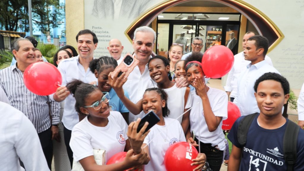 Abinader destaca gran acogida de la Feria Internacional del Libro 2026 e invita a niños y jóvenes a cultivar el hábito de la lectura Feria Internacional del Libro