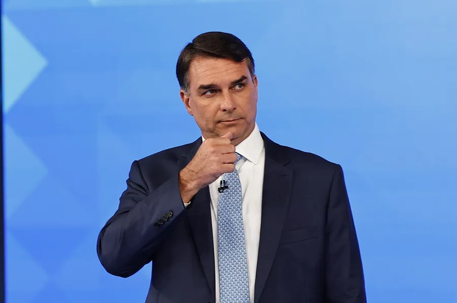 Flávio Bolsonaro llega a Miami (EEUU) tras huir de Brasil después de perder las elecciones Flávio Bolsonaro
