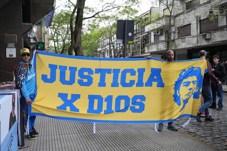 Un tribunal absuelve al médico clínico Pedro Di Spagna en el juicio por la muerte de Maradona Maradona