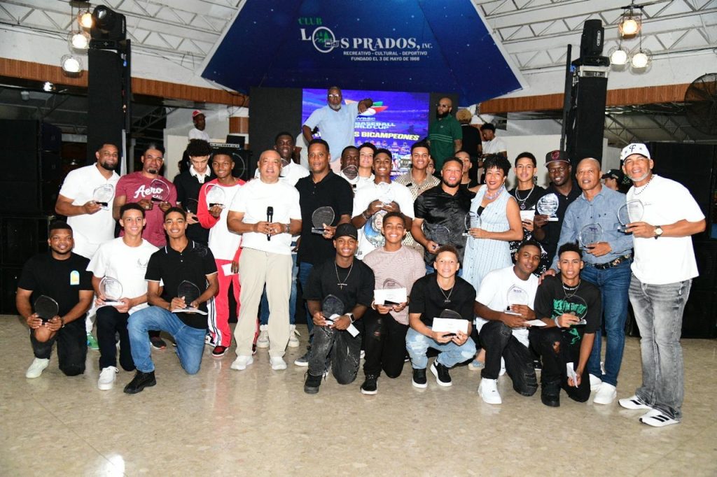 FEDOM agasaja y reconoce selección nacional que ganó medalla de plata en el mundial U15 con emotivo encuentro junto a sus familias