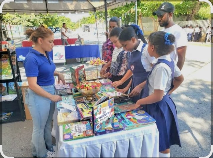 Entre páginas floreces la XIII Feria Internacional del Libro y la Cultura Neiba 2026