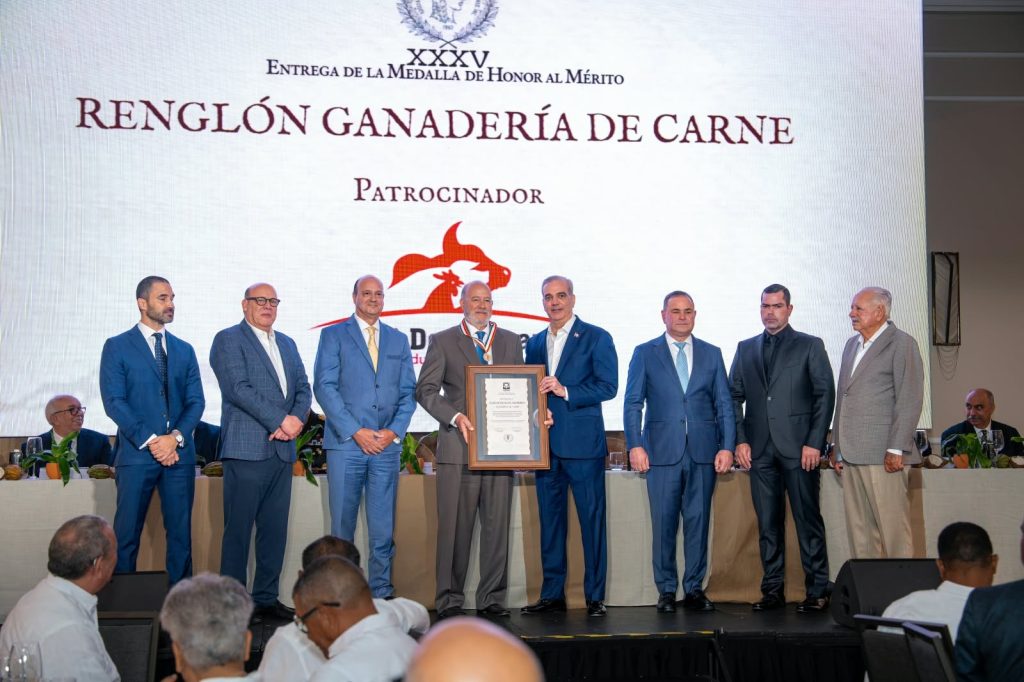 ADHA reconoce 13 productores y agroempresarios del agro y llama a transformar las políticas públicas del sector
