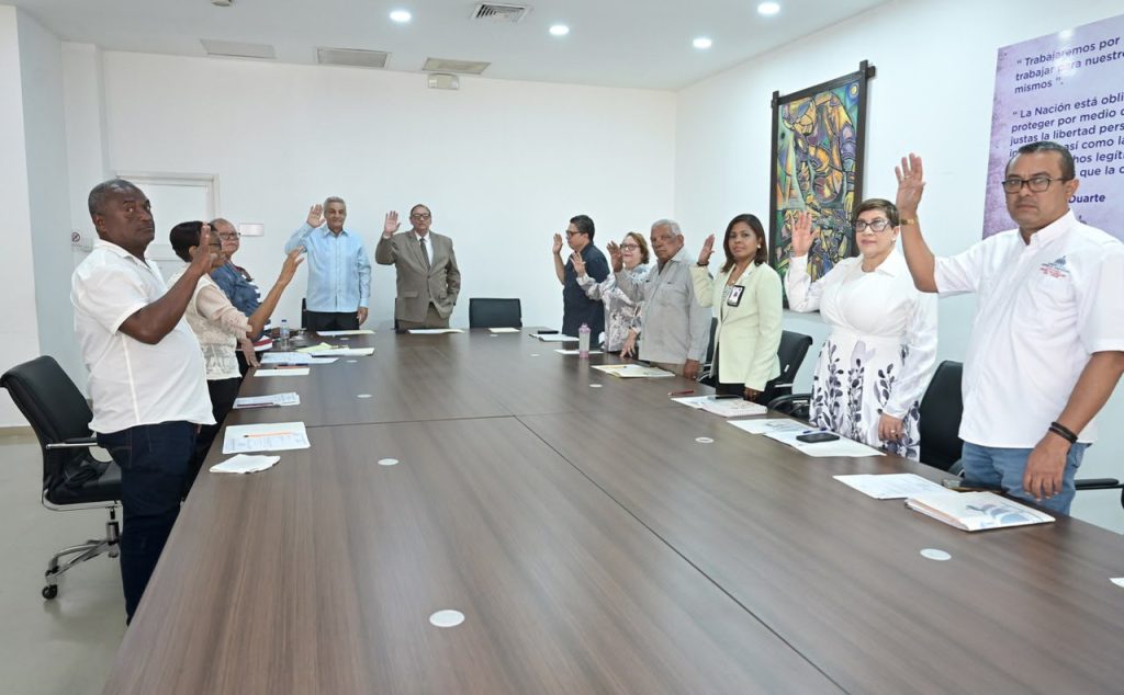 Ministerio de Trabajo anuncia aumento salarial de 25 % para operadores de máquinas pesadas del área agrícola aumento salarial