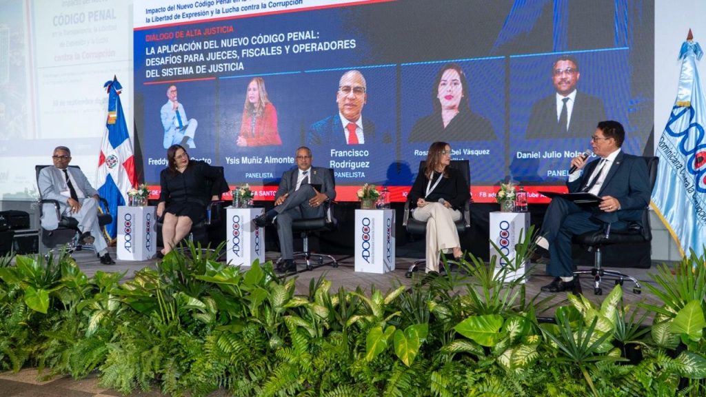 Jueces y representante del Ministerio Público plantean desafíos para aplicar nuevo Código Penal
